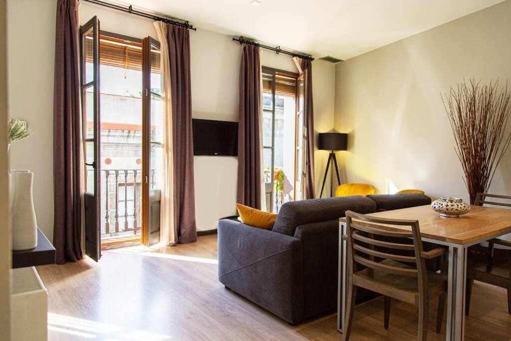 Inspired By Enjoyapartments Barcelona Bilik gambar