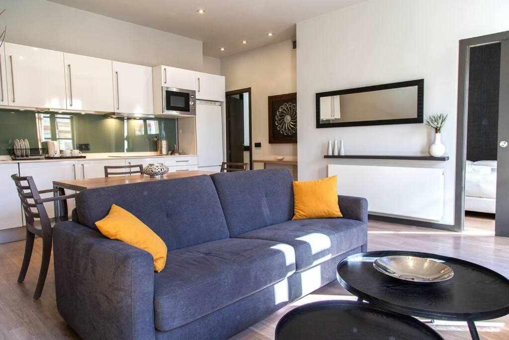 Inspired By Enjoyapartments Barcelona Bilik gambar