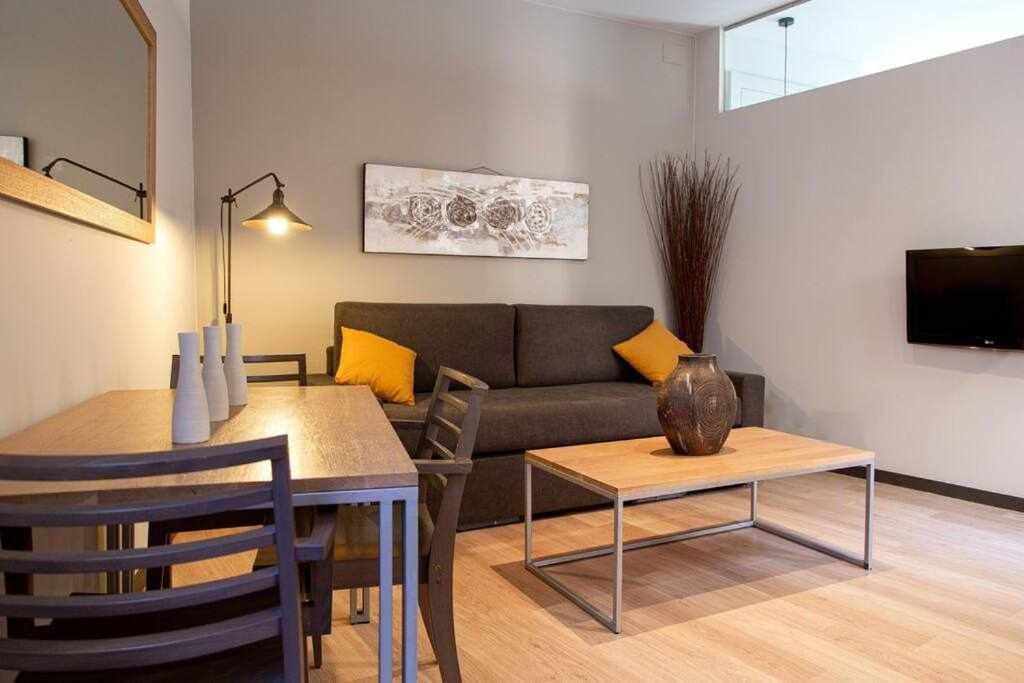 Inspired By Enjoyapartments Barcelona Bilik gambar