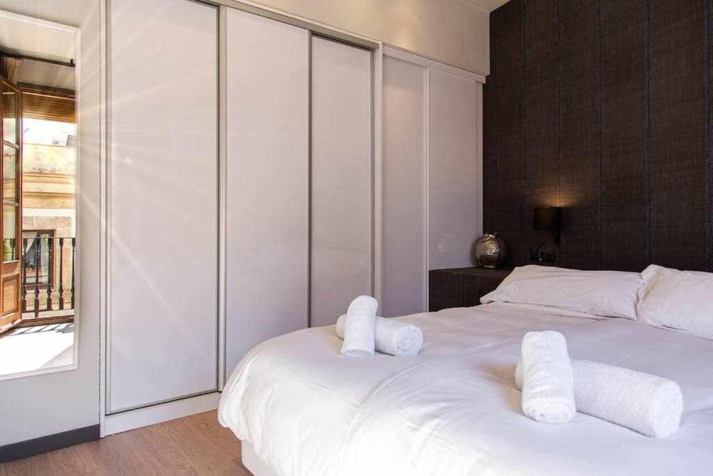Inspired By Enjoyapartments Barcelona Bilik gambar